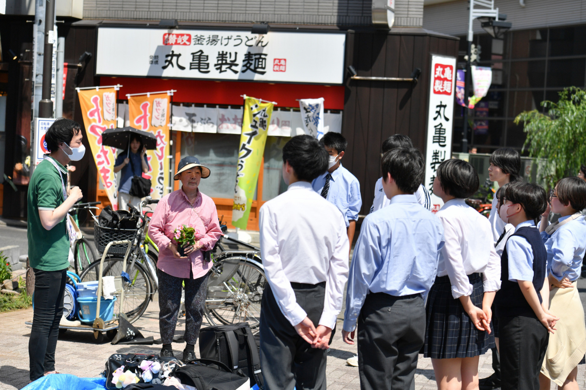 0524 駅前花植え活動_02.JPG